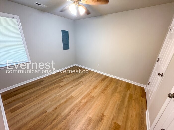 Building Photo - 15801 Meridian Ave