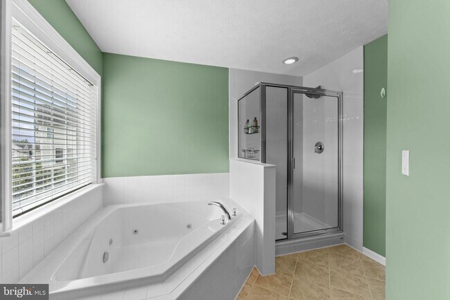 Building Photo - 10 Everglades Ln