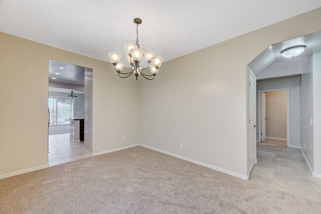 Building Photo - 4 Bedroom Home in Silverstone Ranch / No Rear Neighbors!