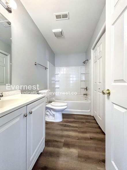 Building Photo - 5731 Laborde Ave