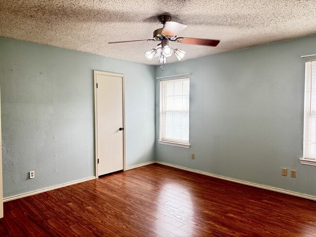 Building Photo - 2800 Shady Grove Dr