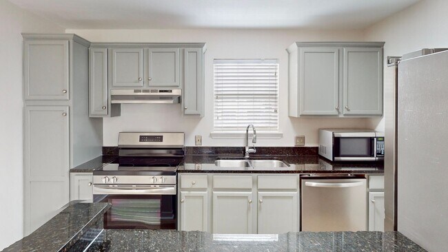 Building Photo - 525 Olmsted Park Pl