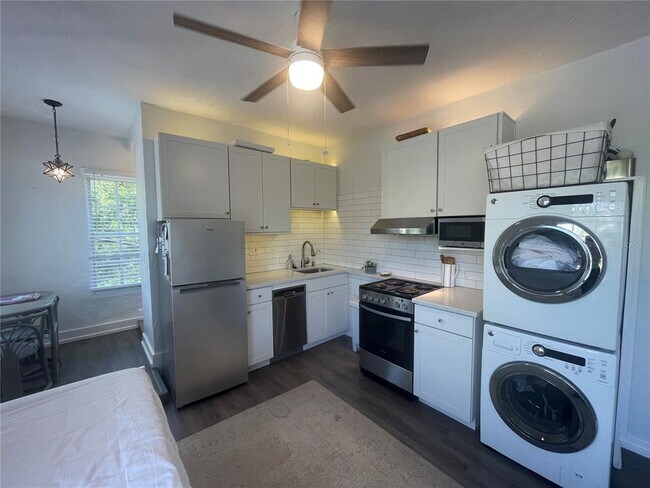 Building Photo - 2305 W Texas Ave