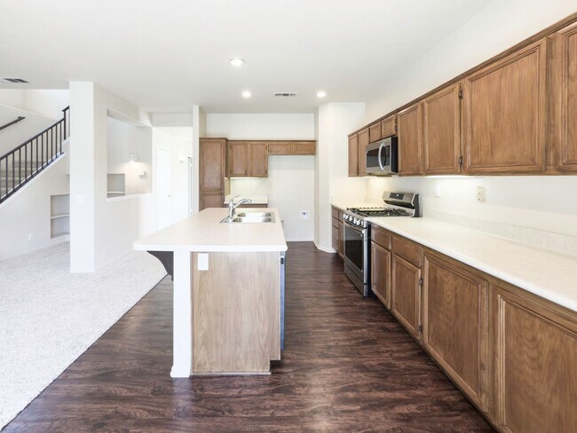 Building Photo - RARE 6 BEDROOM HOME FOR RENT IN OPTIMUM LO...