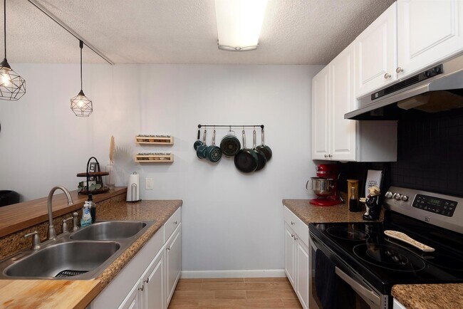 Building Photo - 2980 SW Sunset Trace Cir