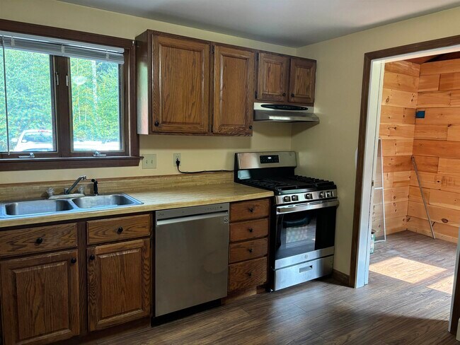 Building Photo - 147 Mansion Rd