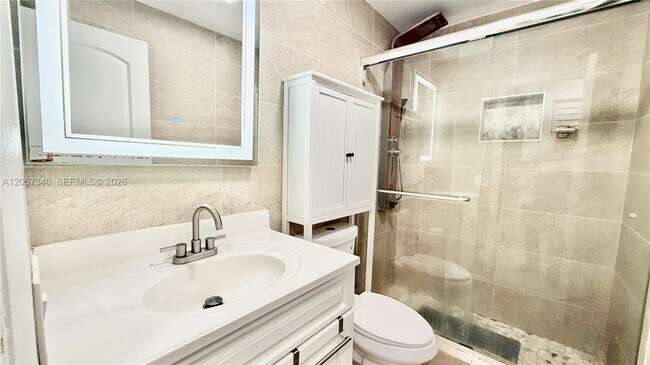 Building Photo - 320 Holloway Dr