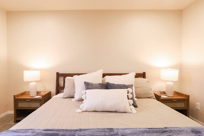 Building Photo - 609 N Kimball Ave