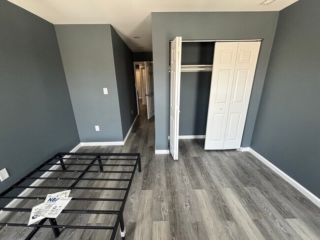 Building Photo - 2 Bedrooms plus den with 3.5 Bathrooms