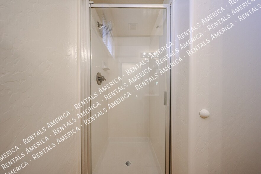 Building Photo - 528 W Mountain Sage Dr