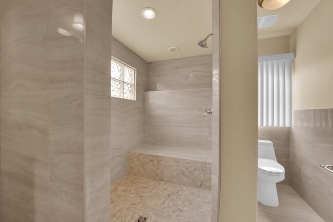 Building Photo - Beautiful 3 Bedroom Home!