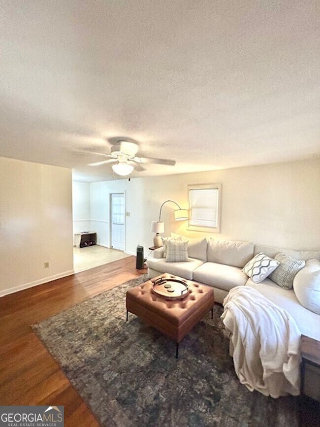 Building Photo - 194 VFW Dr