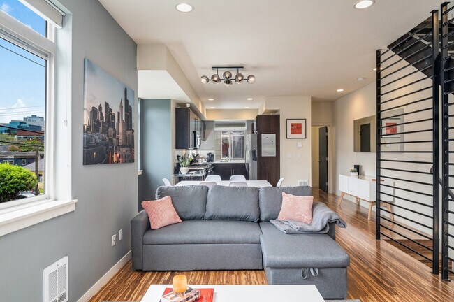 Building Photo - 1220 E Columbia St