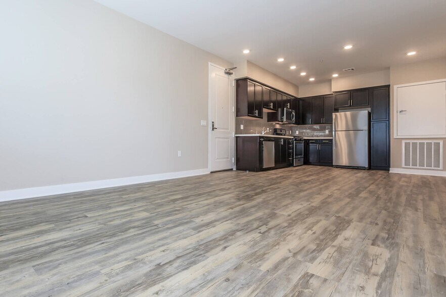 Building Photo - Esencia Sur Apartment Homes
