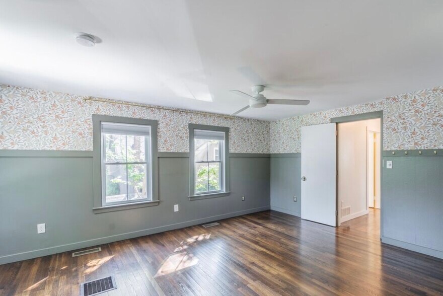 Primary Bedroom - 449 High St