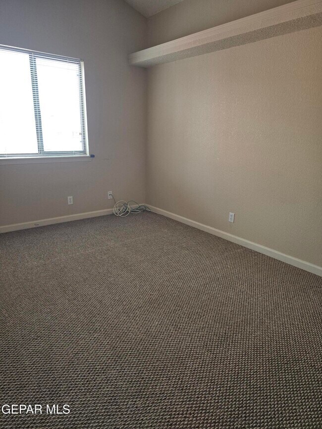 Building Photo - 1025 Desierto Luna St