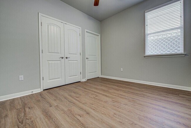 Building Photo - 8816 Blaze Dr