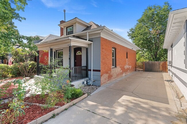 Building Photo - Available NOW! 3 Bedroom 1 Bath Home in Denver!