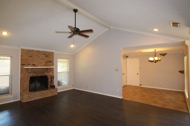 Building Photo - 3 Bedroom 2 Bath Home In Tyler ISD!