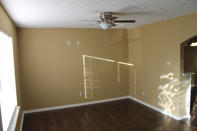 Building Photo - 207 Cobblestone Ct