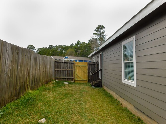 Building Photo - 107 Varsity Dr