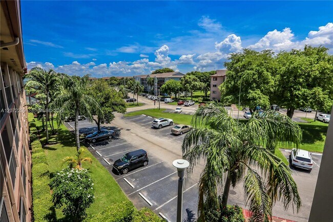 Building Photo - 850 SW 138th Ave