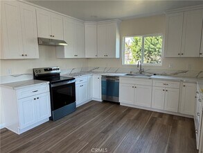 Building Photo - 3234 Vineland Ave
