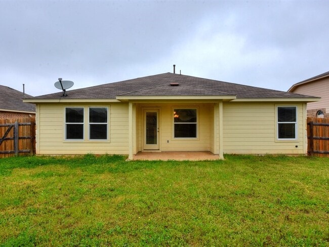 Building Photo - BEAUTIFUL 4 BEDROOMS / 2 BATH HOME IN HUNTER'S CROSSING