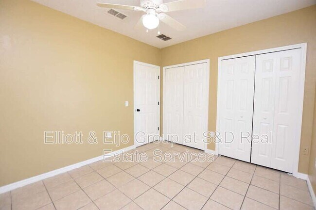 Building Photo - 982 Cumberland Dr