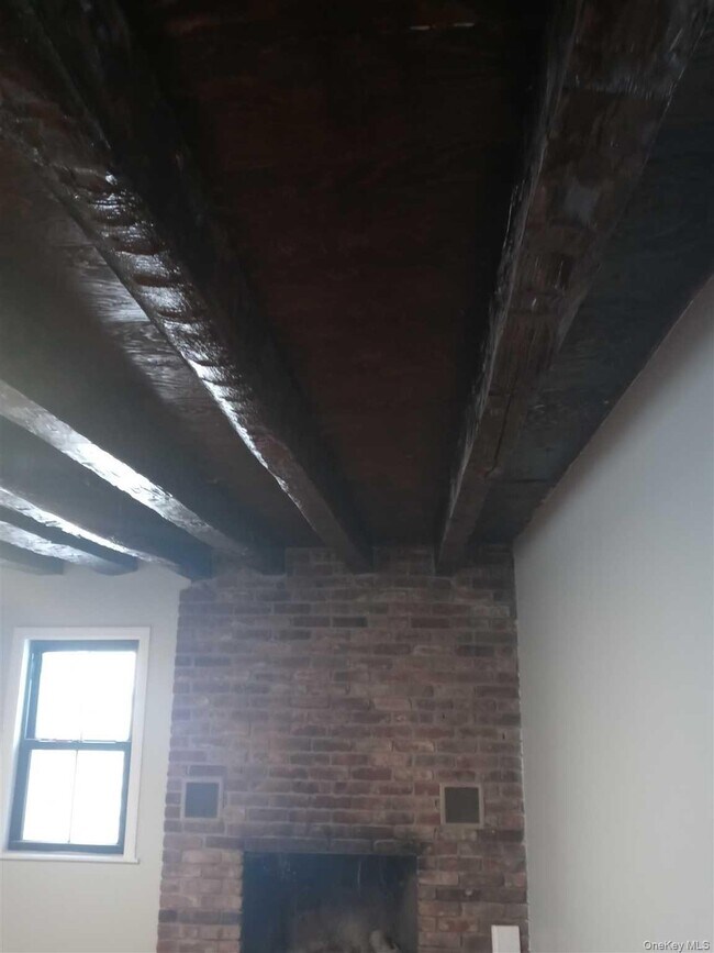 Building Photo - 157 Cream St