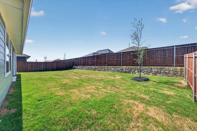 Building Photo - 717 Sweet Pea Dr