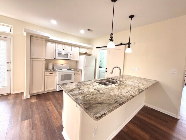 Building Photo - 352 Lucille Dr