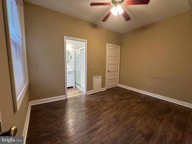 Building Photo - 224 W 14th St