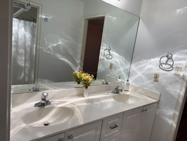 Building Photo - 112 Eagles Landing Dr