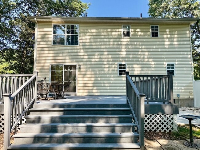 Building Photo - 216 Castlewood