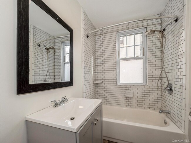 Building Photo - 236 Mansion St