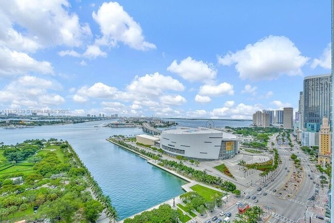 Building Photo - 900 Biscayne Blvd
