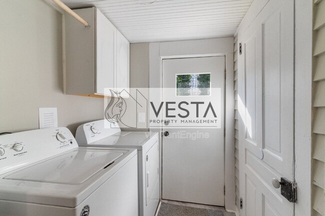 Building Photo - 555 Baldwin Ave