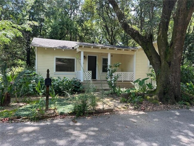 Building Photo - 909 Pansy Ct