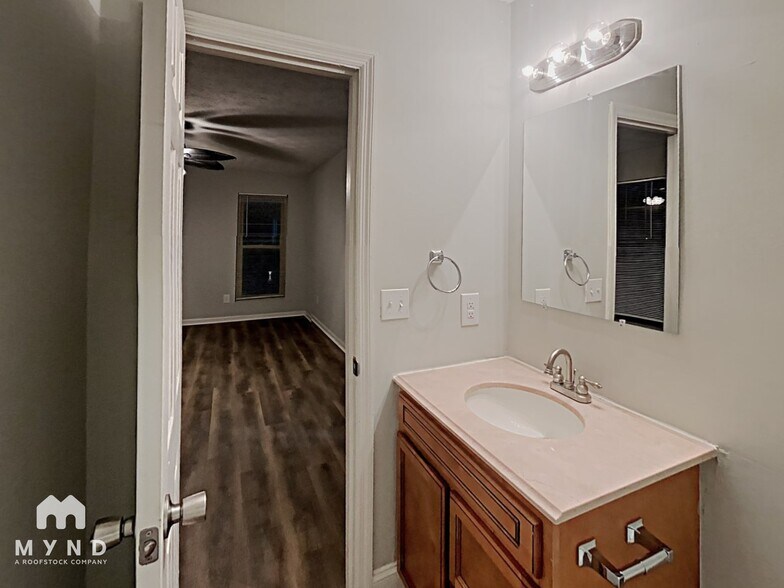 Building Photo - 785 Edenton Ct