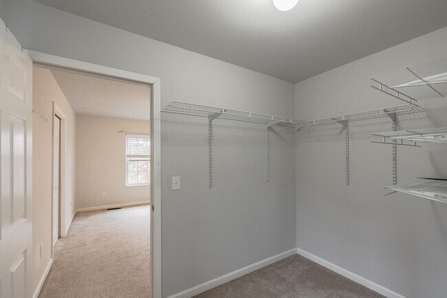 Building Photo - 324 Stratford Ln