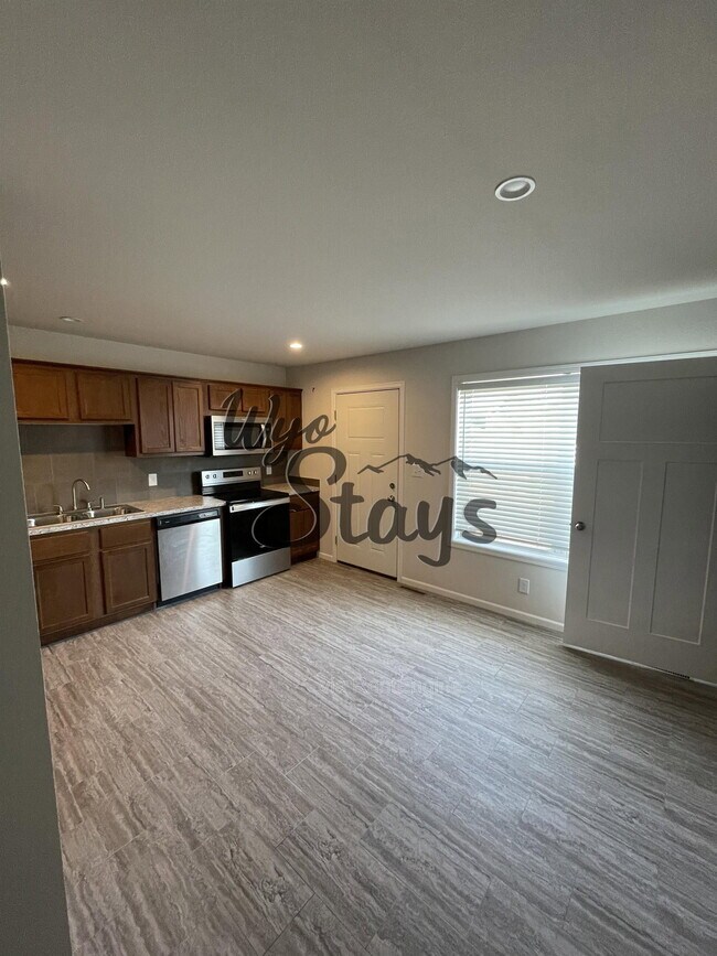 Building Photo - 929 Park Dr