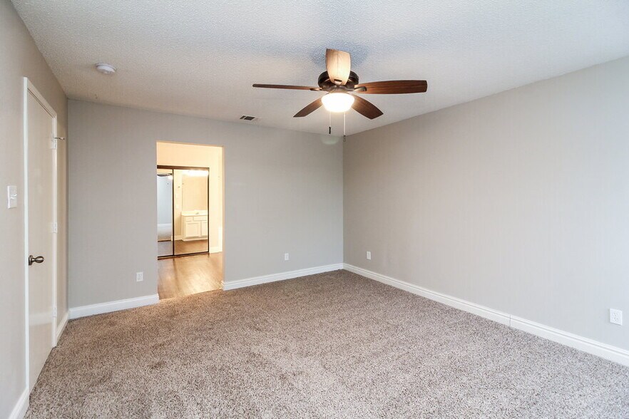 Building Photo - 802 Wyndham Pl