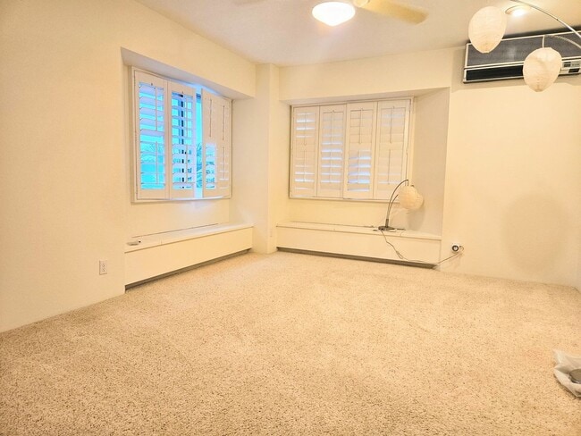 Building Photo - Niu Valley 4 Bedroom 3 Bathroom 2 Parking Home