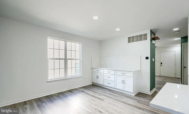 Building Photo - 4 Maya Way