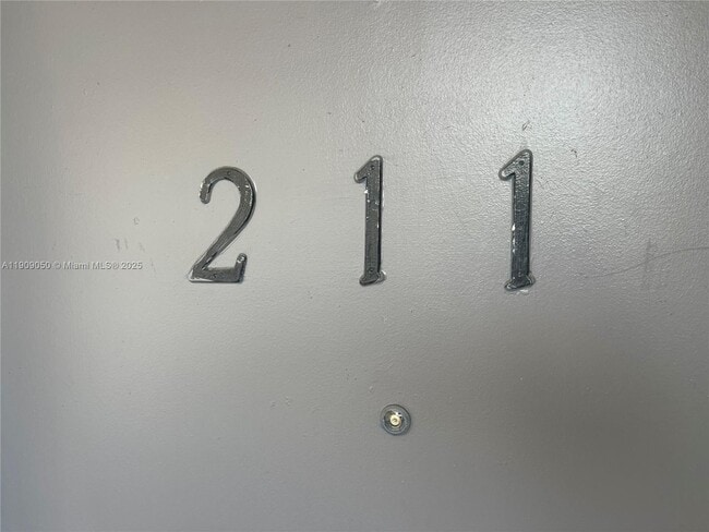 Building Photo - 13700 NE 6th Ave