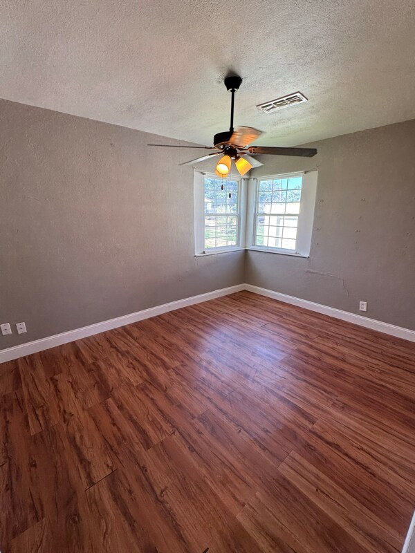 Building Photo - 4613 SW 16th Ave