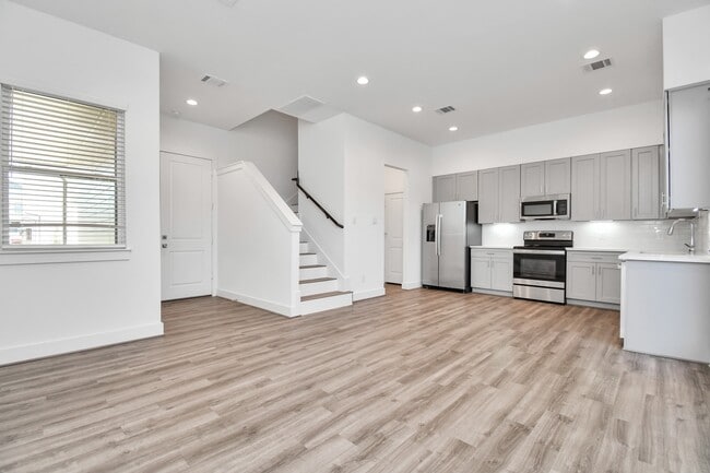 Building Photo - 9027 Laverne Oak Ln