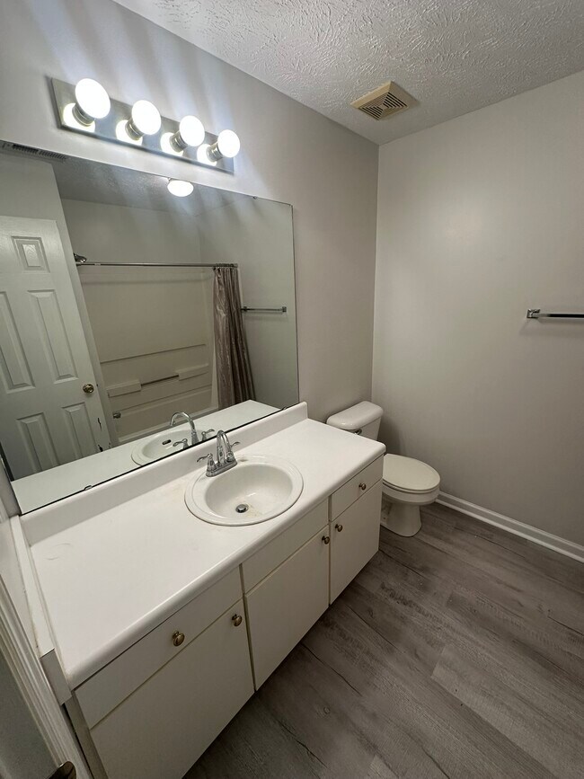 Building Photo - 320 Bubble Creek Ct
