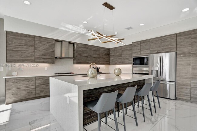 Building Photo - 17113 Aquavera Way